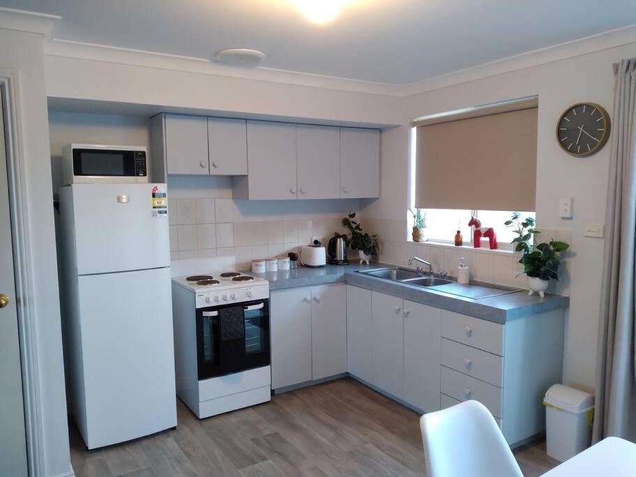 Cosy 2 Bedroom Unit In A Secure Gated Complex Kalgoorlie Exterior foto